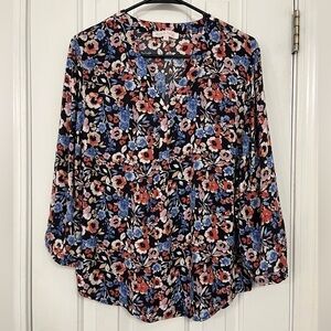 𝅺ROSE & Thyme v-neck black, blue & coral 3/4 sleeve floral blouse, size large.